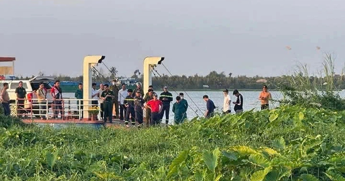 غرق ثلاثة شباب في نهر التين أثناء السباحة Tắm trên sông Tiền, 3 thanh niên bị nước cuốn mất tích