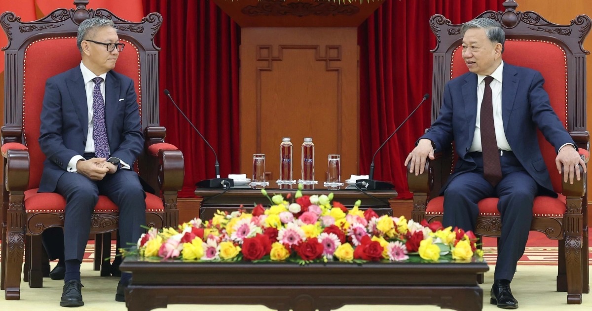 الأمين العام تô لام يستقبل وزير خارجية لاوس: تعزيز العلاقات الخاصة والتضامن Tổng Bí thư Tô Lâm tiếp Bộ trưởng Ngoại giao Lào Thongsavanh Phomvihane