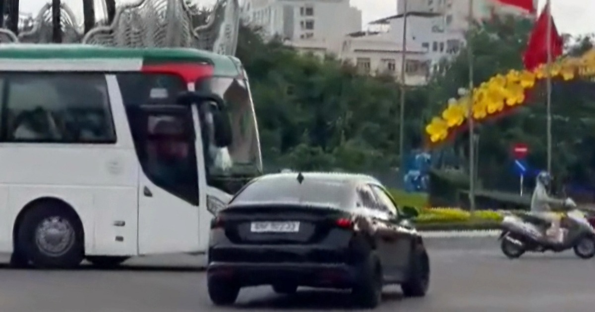 Truy tìm tài xế ô tô nẹt pô, lạng lách, tạt đầu xe khách ở Nha Trang