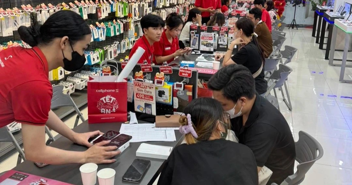 Vía Thần Tài: Mua Đồ Công Nghệ Nhận Lộc May Mắn, Bốc Thăm Trúng Vàng Vía Thần Tài: Cửa hàng điện thoại mở thưởng bốc thăm trúng vàng