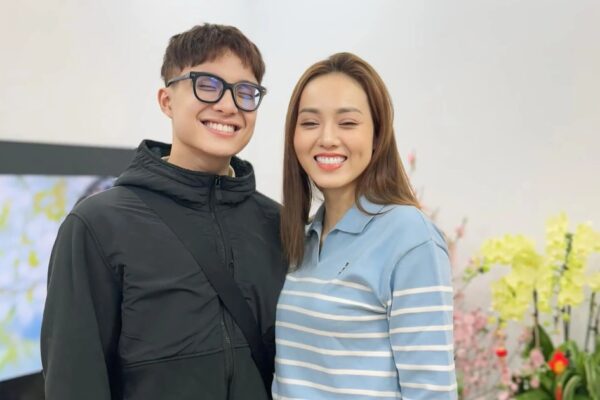 Vợ NSND Công Lý và mối quan hệ thân thiết với con trai riêng của chồng Vợ NSND Công Lý thân thiết với con trai riêng của chồng