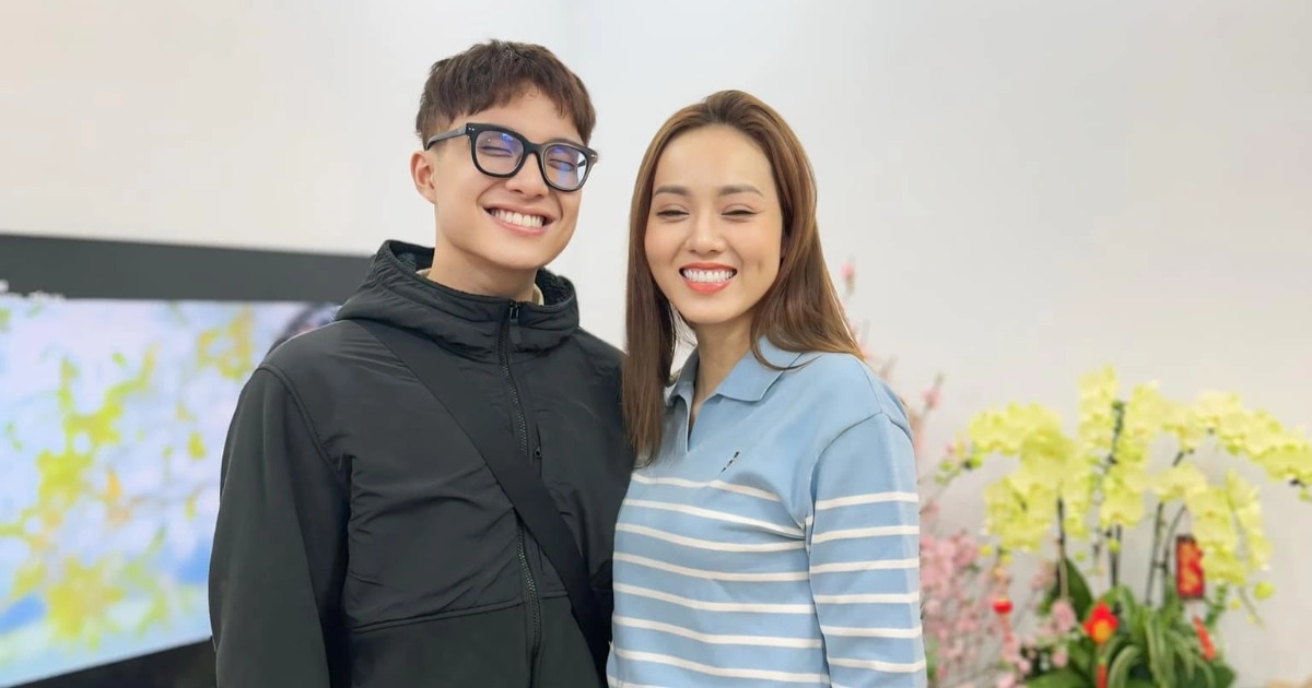 Vợ NSND Công Lý thân thiết với con trai riêng của chồng