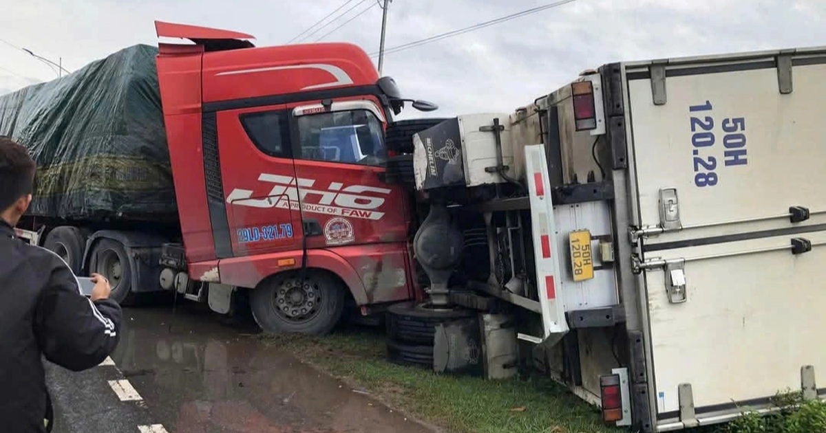 Tai nạn liên hoàn trên Quốc lộ 1A và Đường tránh Đồng Hới Hàng loạt phương tiện va chạm liên hoàn trên quốc lộ 1A