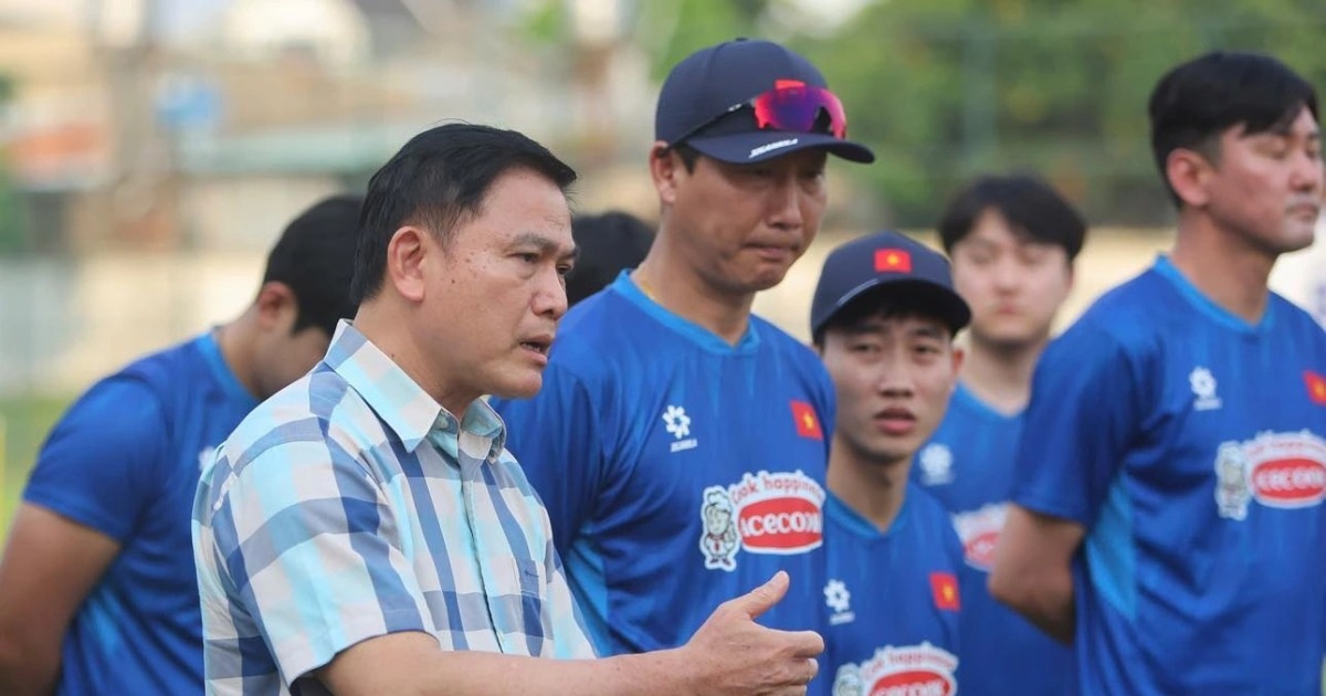 Ông Trần Anh Tú động viên đội tuyển Việt Nam trước vòng loại Asian Cup 2024 Ông Trần Anh Tú sát cánh bên đội tuyển Việt Nam trước vòng loại Asian Cup