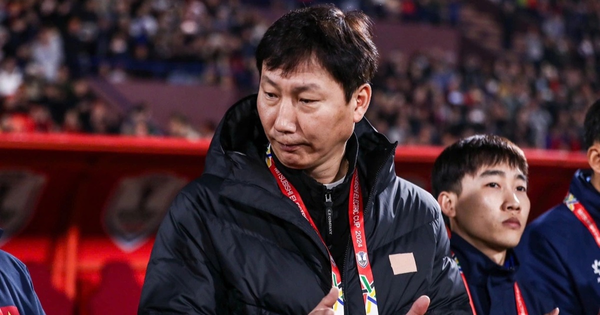 HLV Kim Sang Sik Dẫn Dắt Đội Các Ngôi Sao Đông Nam Á Gặp Man Utd Báo Đông Nam Á phản ứng khi HLV Kim Sang Sik dẫn dắt dàn sao AFF gặp M.U
