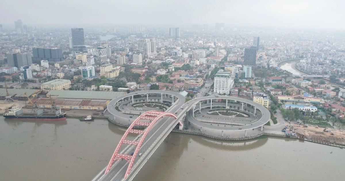 Chủ tịch nước phong tặng danh hiệu “Thành phố Anh hùng” cho Hải Phòng Chủ tịch nước phong tặng danh hiệu "Thành phố Anh hùng" cho Hải Phòng