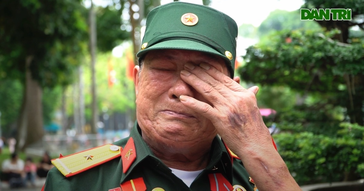 Cựu Chiến Binh Rơi Nước Mắt Tưởng Nhớ Đồng Đội Khi Trở Lại Sài Gòn Cựu chiến binh rơi nước mắt tưởng nhớ đồng đội ngày trở lại Sài Gòn