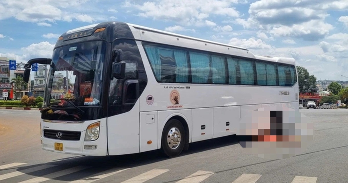 Đi bộ qua đường, người phụ nữ bị xe khách tông tử vong Đi bộ qua đường, người phụ nữ bị xe khách tông tử vong