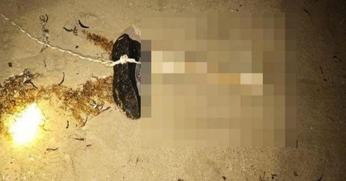 Đoạn xương chân người mang giày trôi vào bờ biển Ninh Thuận Đoạn xương chân người mang giày trôi vào bờ biển Ninh Thuận