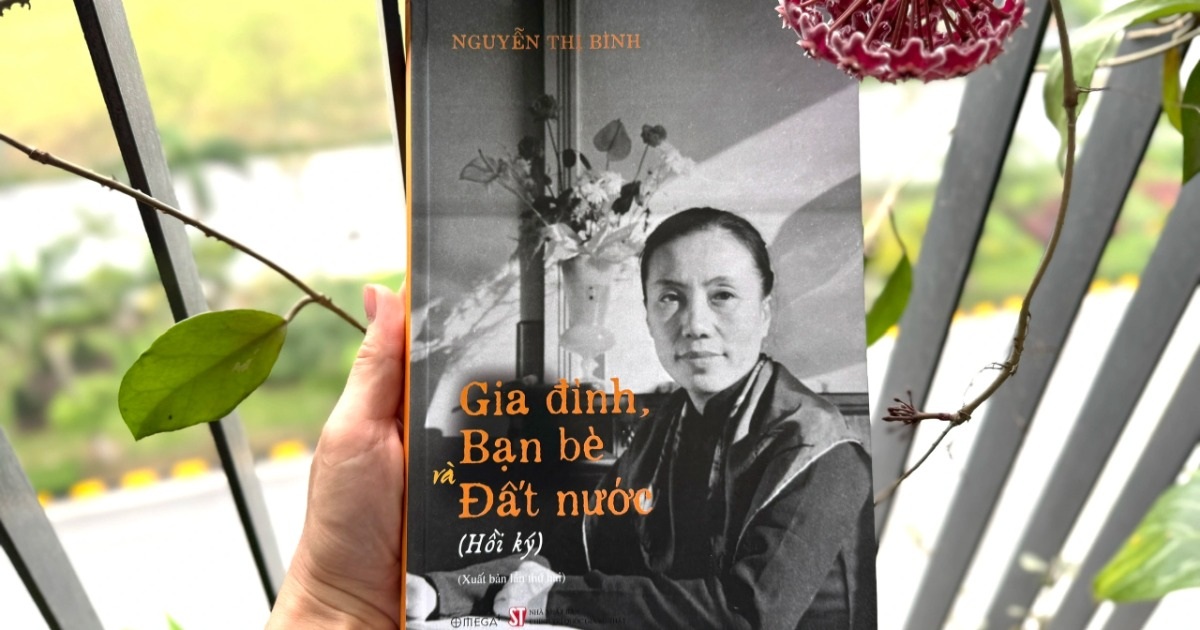 Tái bản hồi ký “Gia đình, bạn bè và đất nước” của bà Nguyễn Thị Bình Tái bản hồi ký "Gia đình, bạn bè và đất nước" của bà Nguyễn Thị Bình