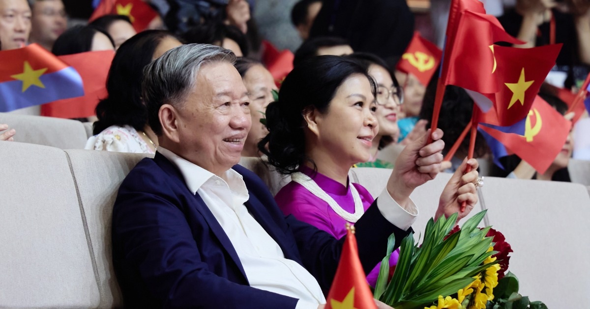 Đêm Nghệ Thuật “Đảng Trong Mùa Xuân Đại Thắng”: Tái Hiện Trang Sử Vàng Của Dân Tộc Tổng Bí thư Tô Lâm dự đêm nghệ thuật "Đảng trong mùa Xuân đại thắng"