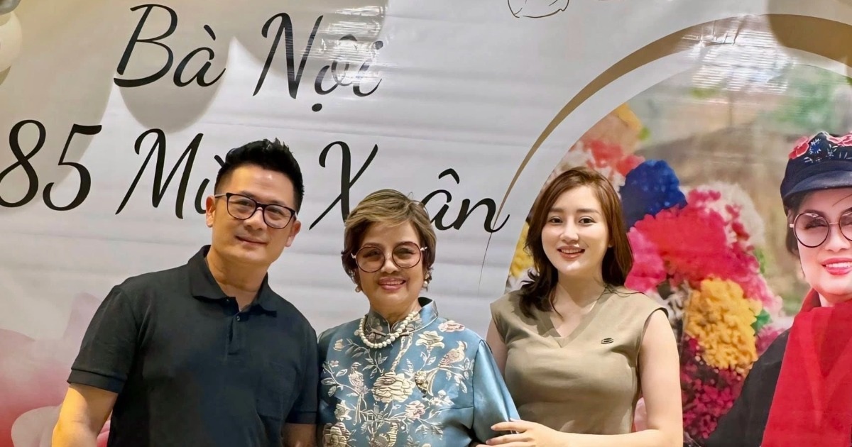 Bằng Kiều và vợ tổ chức mừng thọ mẹ 85 tuổi Bằng Kiều và vợ tổ chức mừng thọ mẹ 85 tuổi