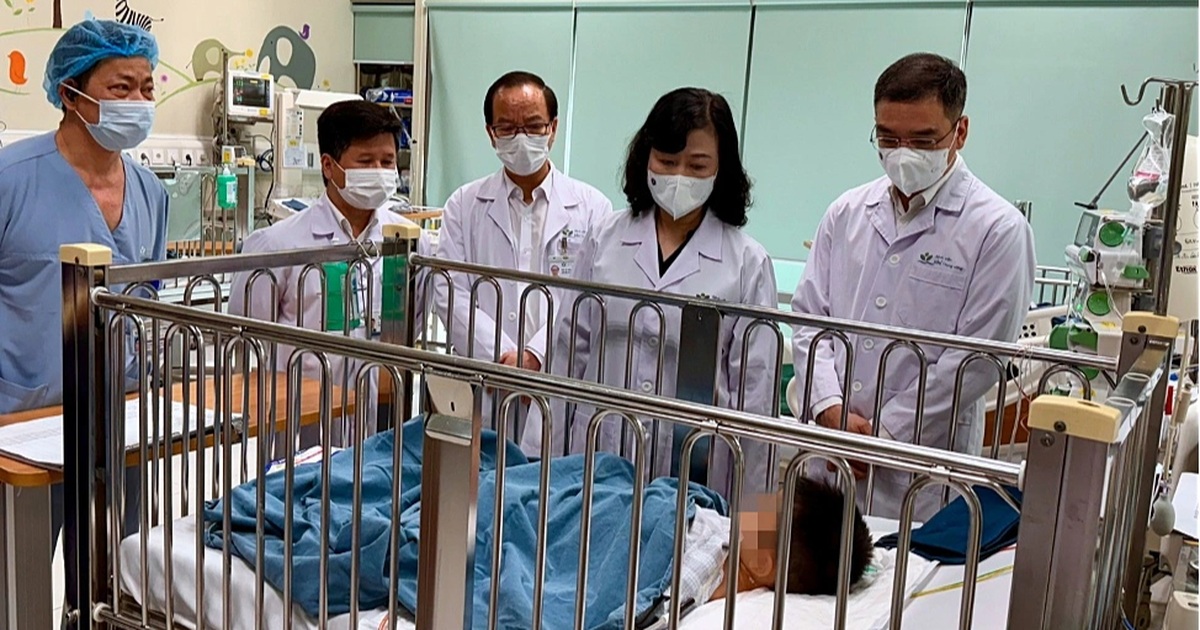 Bộ trưởng Bộ Y tế: Cấp cứu luôn là ưu tiên hàng đầu, bất kỳ lý do gì Bộ trưởng Bộ Y tế: "Cấp cứu luôn là ưu tiên hàng đầu, bất kỳ lý do gì"