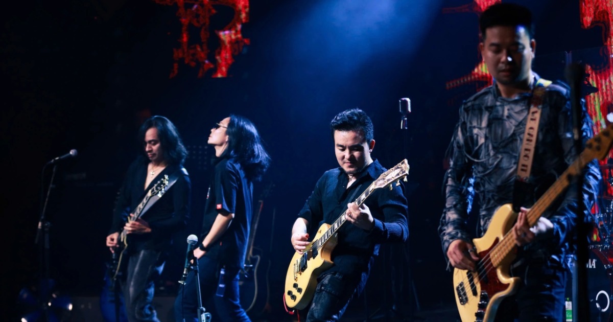 Bức Tường Kỷ Niệm 30 Năm Thành Lập Bằng Tour Lưu Diễn Châu Âu Bức Tường kỷ niệm 30 năm thành lập bằng tour lưu diễn châu Âu