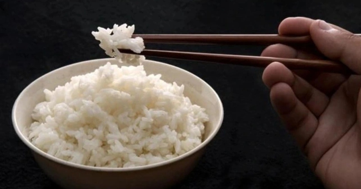 Cậu Bé Trầm Cảm Vì Những Bữa Cơm Nguội Lạnh Cảm Xúc: Bài Học Về Sự Kết Nối Gia Đình Cậu bé trầm cảm vì những bữa cơm "nguội lạnh" cảm xúc