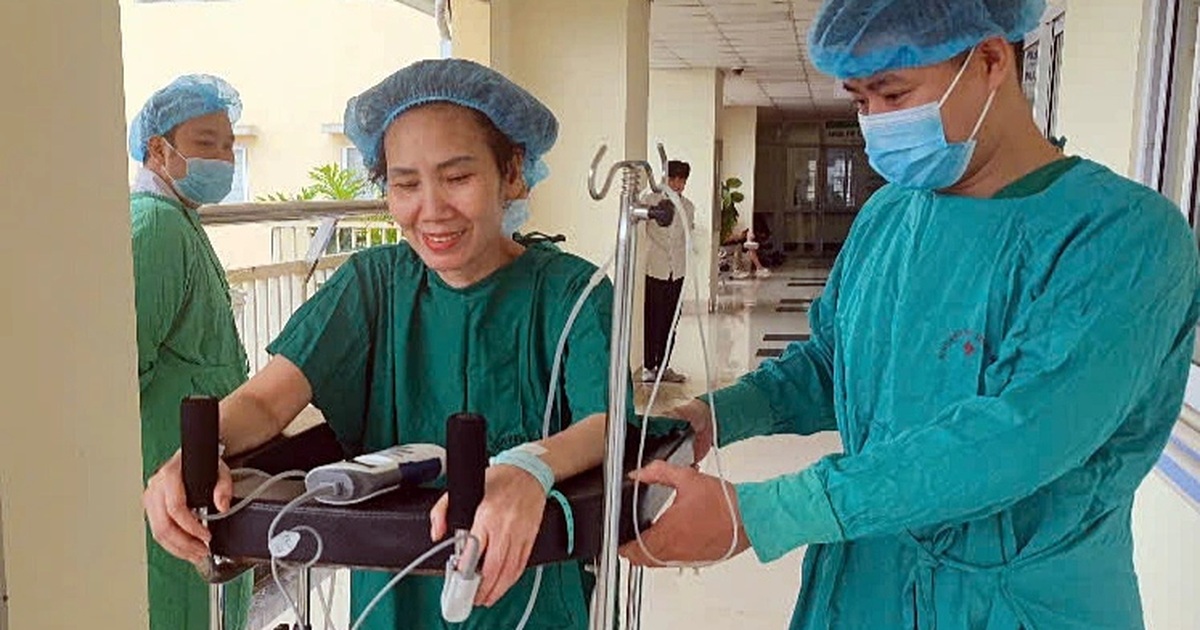 Chị được tái sinh nhờ lá phổi của “người em” được chuyển từ Nam ra Bắc Chị được tái sinh nhờ lá phổi của "người em" được chuyển từ Nam ra Bắc