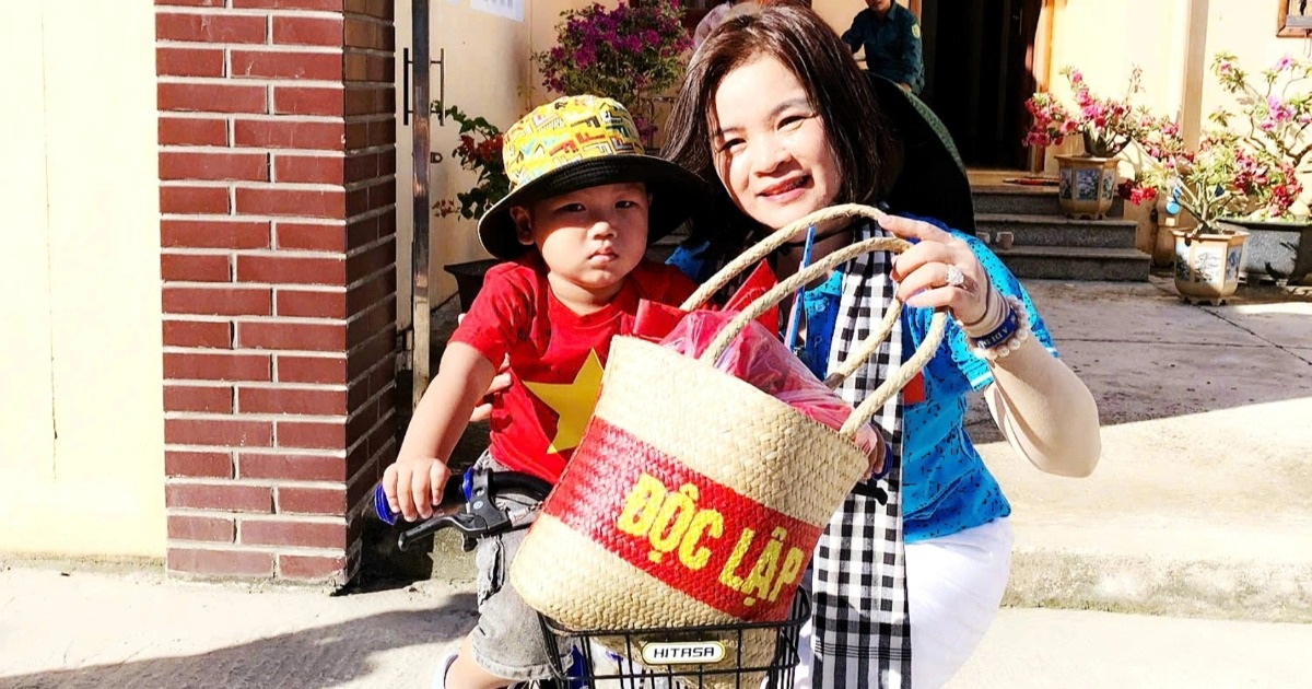 Chiếc túi “Độc lập” và hành trình từ đất liền ra Trường Sa Chiếc túi "Độc lập" và hành trình từ đất liền ra Trường Sa