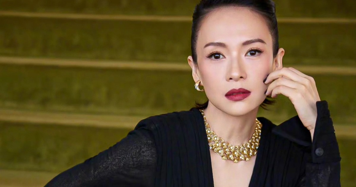 Chương Tử Di diện đầm của Công Trí tại lễ trao giải quốc tế Chương Tử Di diện đầm của Công Trí tại lễ trao giải quốc tế