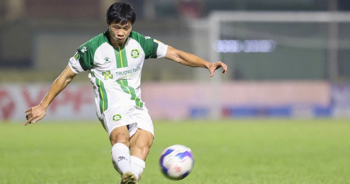 Danh sách đội tuyển Việt Nam chuẩn bị đối đầu Malaysia tại vòng loại Asian Cup 2027 Chuyên gia: "Đội tuyển Việt Nam luôn cần Công Phượng khi đối đầu Malaysia"