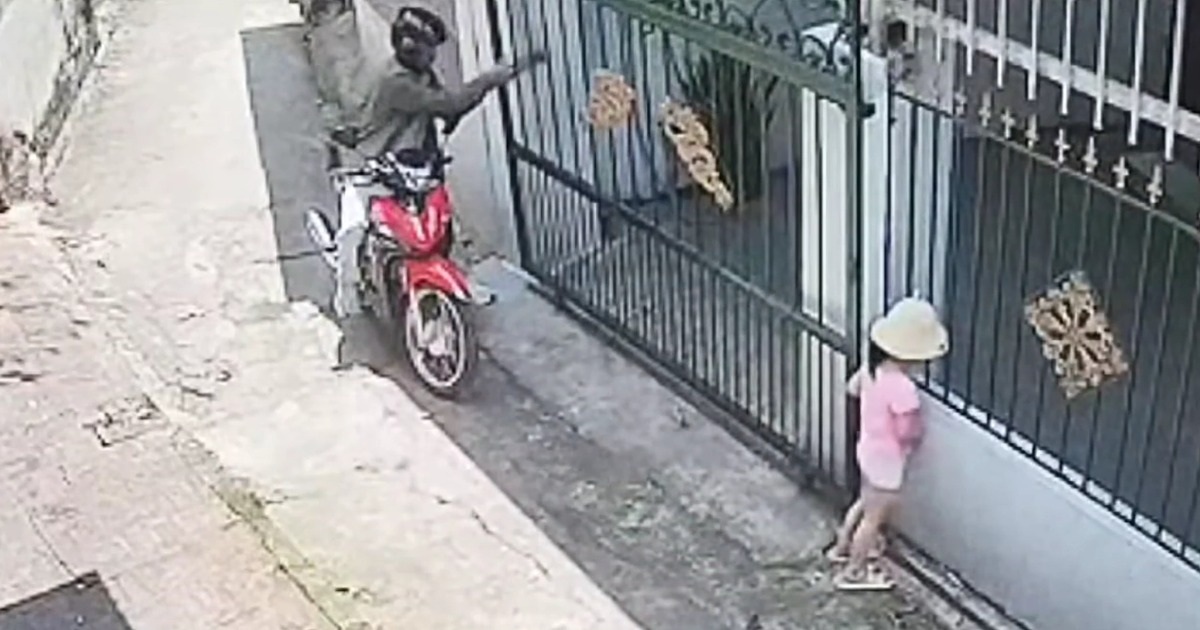 Bé Gái Gặp Tai Nạn Bất Ngờ Từ Tình Huống Đời Thường Gây Sốc Tuần Qua Clip "bé gái gặp tai nạn bất ngờ từ tình huống đời thường" gây sốc tuần qua