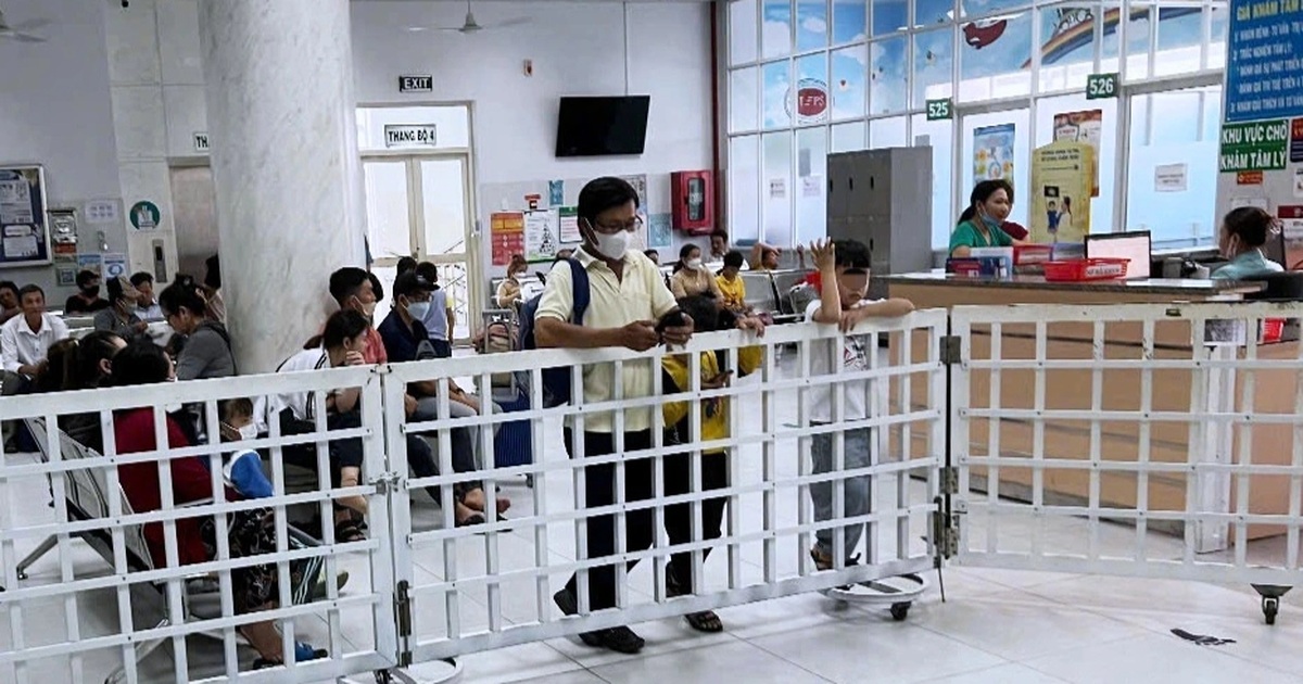 Con gái 14 tuổi làm chuyện dại dột sau khi thấy mẹ liên tục mắng chửi cha Con gái 14 tuổi làm chuyện dại dột sau khi thấy mẹ liên tục mắng chửi cha