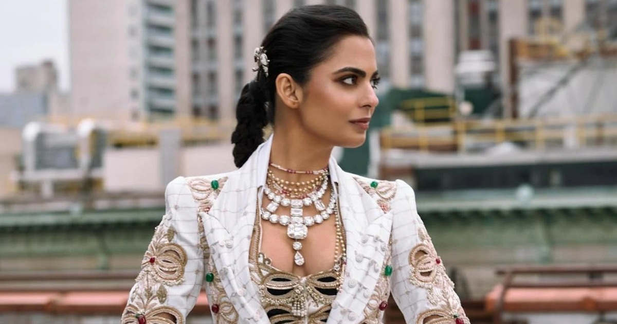 Con gái tỷ phú giàu nhất châu Á đeo trang sức 150 triệu USD dự Met Gala Con gái tỷ phú giàu nhất châu Á đeo trang sức 150 triệu USD dự Met Gala