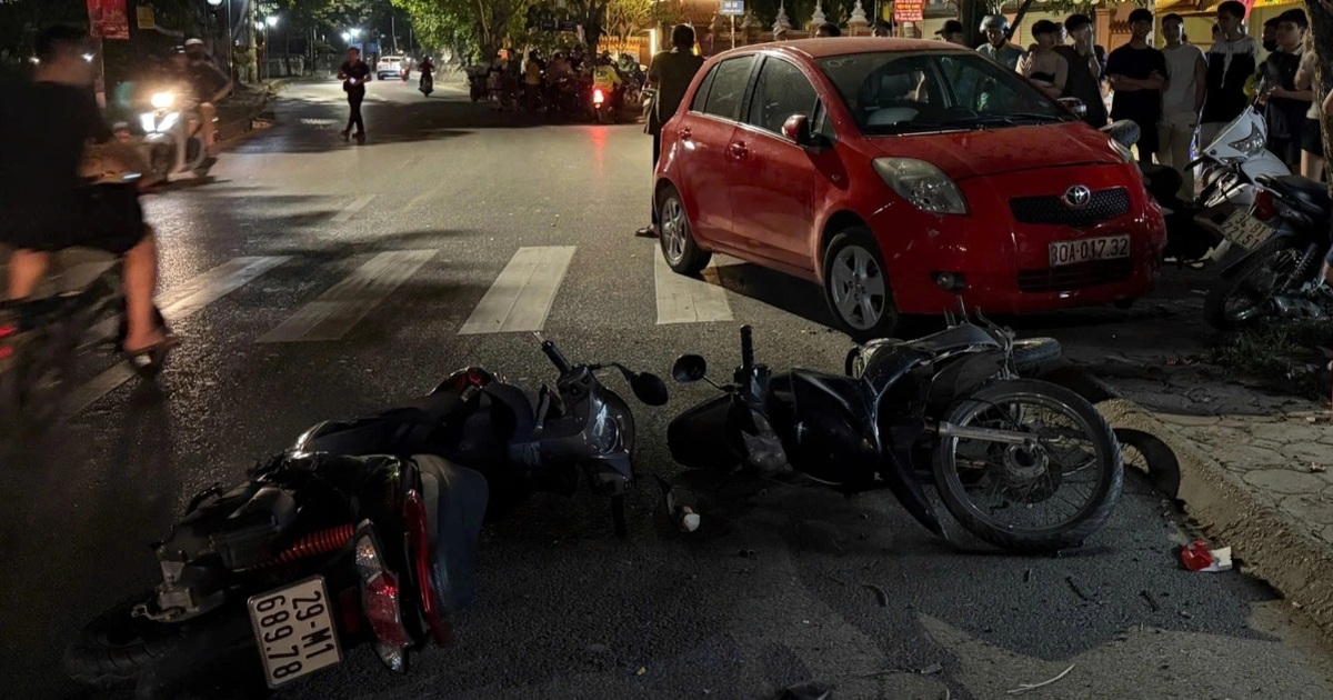 Công an Hà Nội thông tin vụ ô tô tông liên hoàn 6 xe máy Công an Hà Nội thông tin vụ ô tô tông liên hoàn 6 xe máy