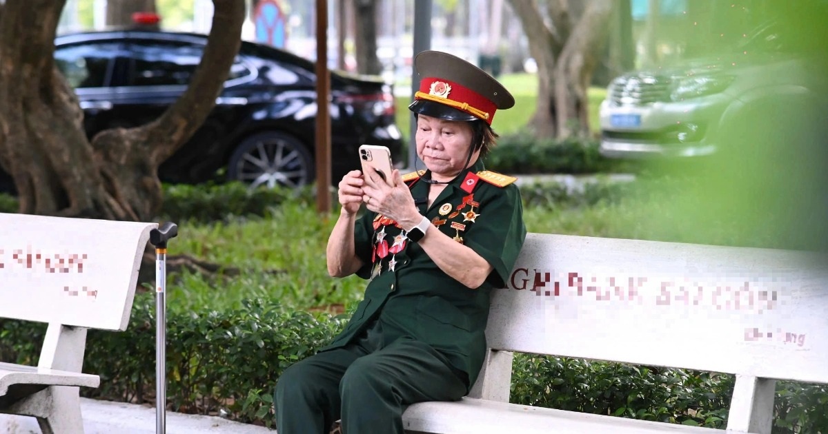 Cựu Chiến Binh Vũ Thị Minh Thái Nhận 3 Huân Chương Từ Nguyên Chủ Tịch Nước Trần Đức Lương Cựu chiến binh được nguyên Chủ tịch nước Trần Đức Lương tặng 3 huân chương
