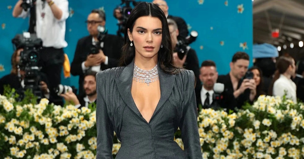 Để xuất hiện vài phút tại Met Gala, dàn sao đã chuẩn bị cầu kỳ thế nào? Để xuất hiện vài phút tại Met Gala, dàn sao đã chuẩn bị cầu kỳ thế nào?