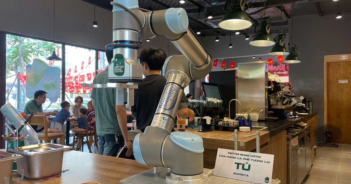 Độc lạ quán cà phê ở Hà Nội do robot pha chế, phục vụ Độc lạ quán cà phê ở Hà Nội do robot pha chế, phục vụ
