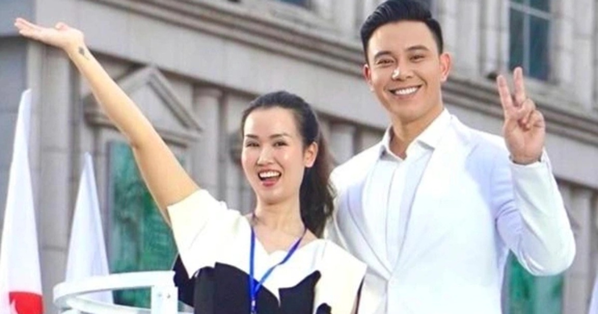 Đông Hùng hát hit 2 tỷ lượt xem ở đại lễ: “Đó là điều quá đỗi thiêng liêng” Đông Hùng hát hit 2 tỷ lượt xem ở đại lễ: "Đó là điều quá đỗi thiêng liêng"
