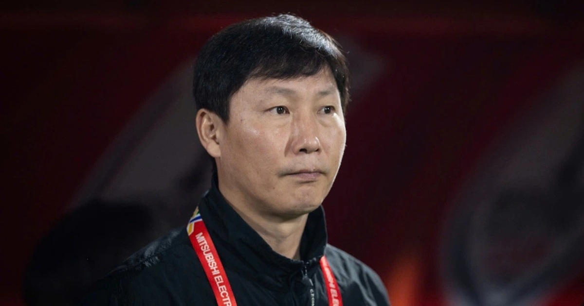 HLV Kim Sang Sik gấp rút thay đổi đội hình trước trận gặp Man Utd vì lý do bất ngờ HLV Kim Sang Sik gấp rút đổi người trước trận gặp Man Utd vì lý do bất ngờ