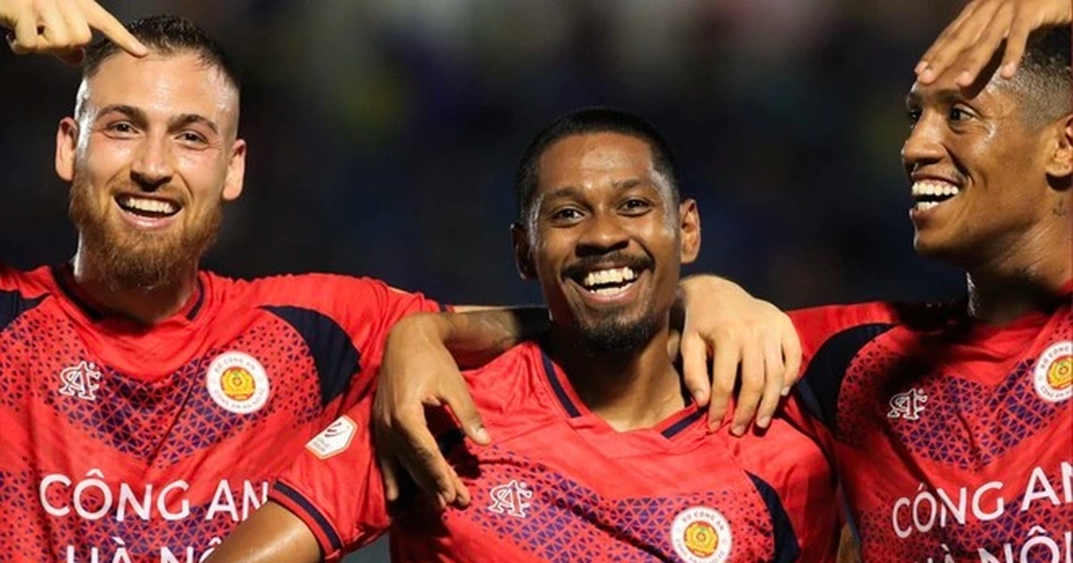 Cao Pendant Quang Vinh ghi bàn đầu tiên tại V-League, được HLV Mano Polking đề cử cho đội tuyển Việt Nam HLV Mano Polking tiến cử cầu thủ gốc Việt cho đội tuyển Việt Nam