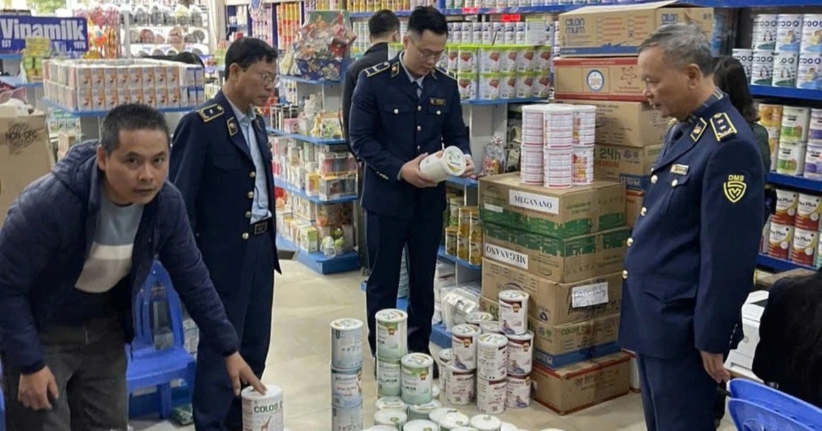 Hà Nội đột xuất kiểm tra các cơ sở kinh doanh sữa, thực phẩm chức năng Hà Nội đột xuất kiểm tra các cơ sở kinh doanh sữa, thực phẩm chức năng