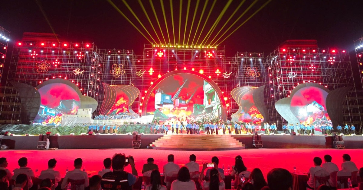 Hải Phòng tổng duyệt chương trình kỷ niệm 70 năm Ngày giải phóng thành phố Hải Phòng tổng duyệt chương trình kỷ niệm 70 năm Ngày giải phóng thành phố
