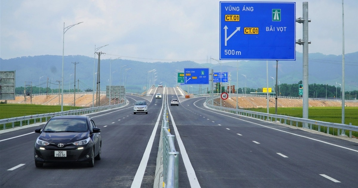 Hai tuyến cao tốc dài gần 90km vừa đưa vào khai thác đã lộ nhiều bất cập Hai tuyến cao tốc dài gần 90km vừa đưa vào khai thác đã lộ nhiều bất cập