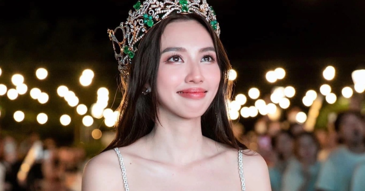 Hoa hậu Thùy Tiên: Từ Vương Miện Đổi Đời Đến Vết Trượt Dài Kẹo Rau Củ Hoa hậu Thùy Tiên: Từ vương miện đổi đời đến vết trượt dài "kẹo rau củ"