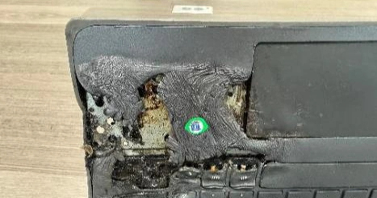 Học sinh cố tình làm cháy laptop do thực hiện theo trò đùa trên TikTok Học sinh cố tình làm cháy laptop do thực hiện theo trò đùa trên TikTok