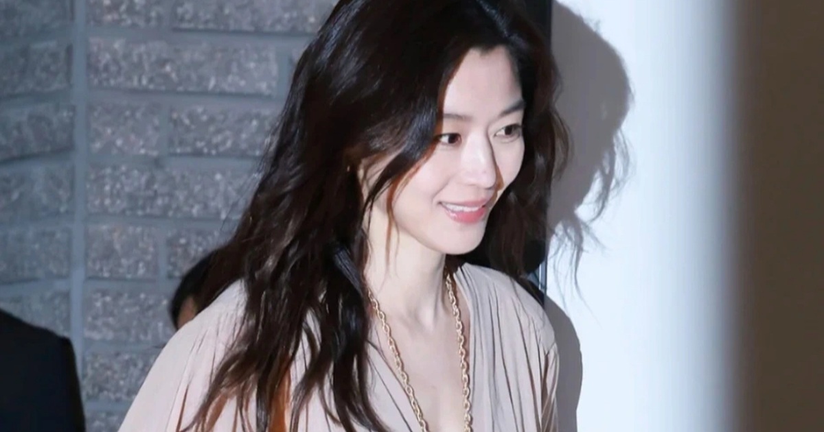 Jun Ji Hyun: Biểu Tượng Thời Trang Tại Hàn Quốc Jun Ji Hyun được coi như biểu tượng thời trang tại Hàn Quốc