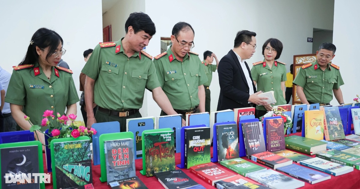 Khai Mạc Trại Viết Lần 3: Lan Tỏa Hình Tượng Chiến Sĩ Công An Trong Văn Học Khai mạc trại viết lần 3: Lan tỏa hình tượng chiến sĩ công an trong văn học