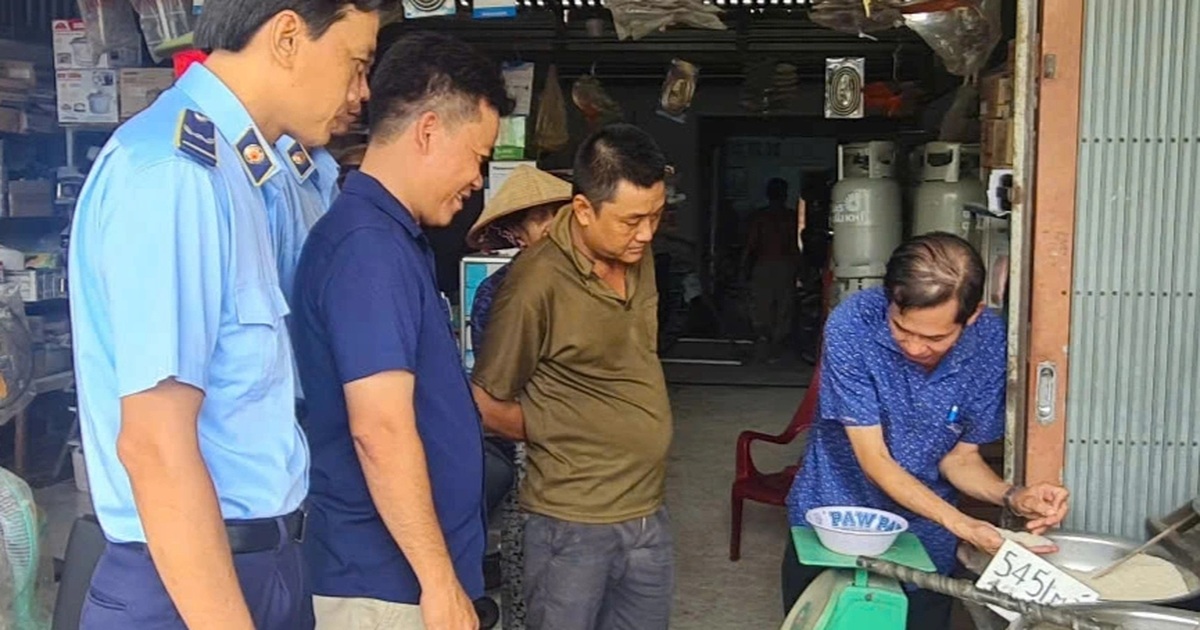Kiểm tra cơ sở bán gạo lạ ở Hậu Giang: Phát hiện gạo bất thường Kiểm tra cơ sở bán "gạo lạ" ở Hậu Giang