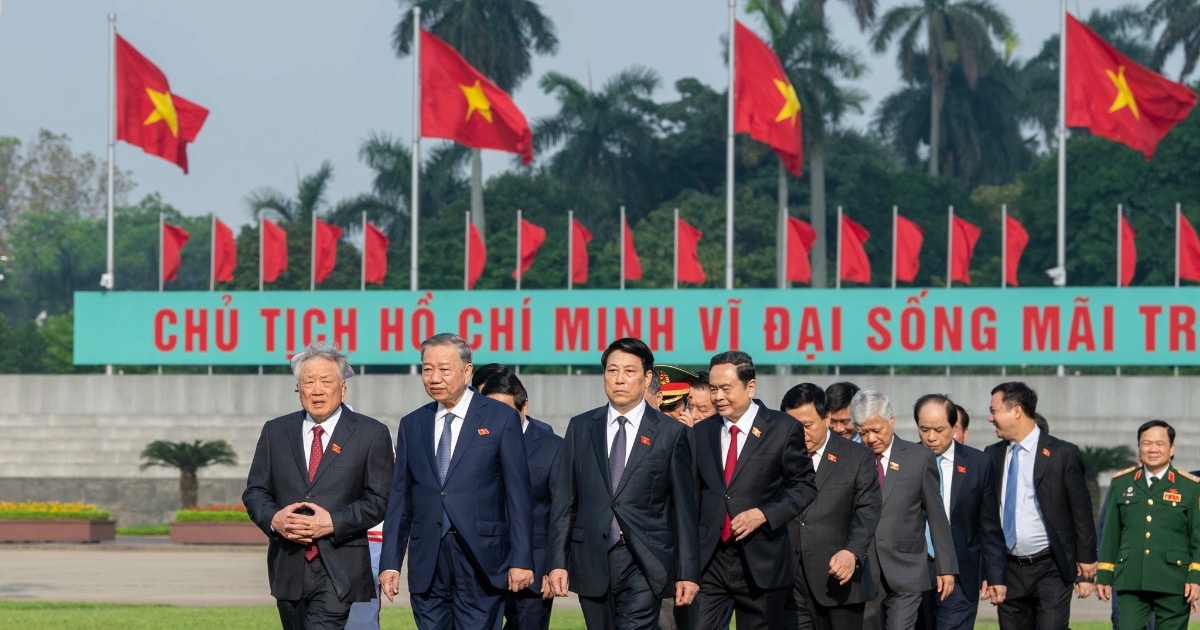 Lãnh đạo Đảng, Nhà nước và ĐBQH vào Lăng viếng Chủ tịch Hồ Chí Minh Lãnh đạo Đảng, Nhà nước cùng các ĐBQH vào Lăng viếng Chủ tịch Hồ Chí Minh