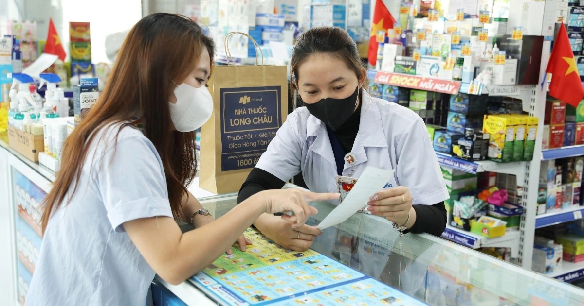 Chủ động và trách nhiệm trong bảo vệ người tiêu dùng tại FPT Long Châu Lợi ích từ việc Long Châu cung cấp xuất xứ thuốc ngay trên hóa đơn bán lẻ