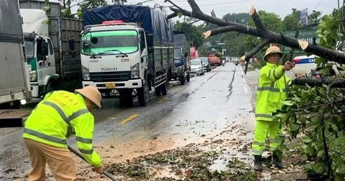 Mưa lớn, dông lốc khiến 1 người tử vong do lũ cuốn, một người mất tích Mưa lớn, dông lốc khiến 1 người tử vong do lũ cuốn, một người mất tích