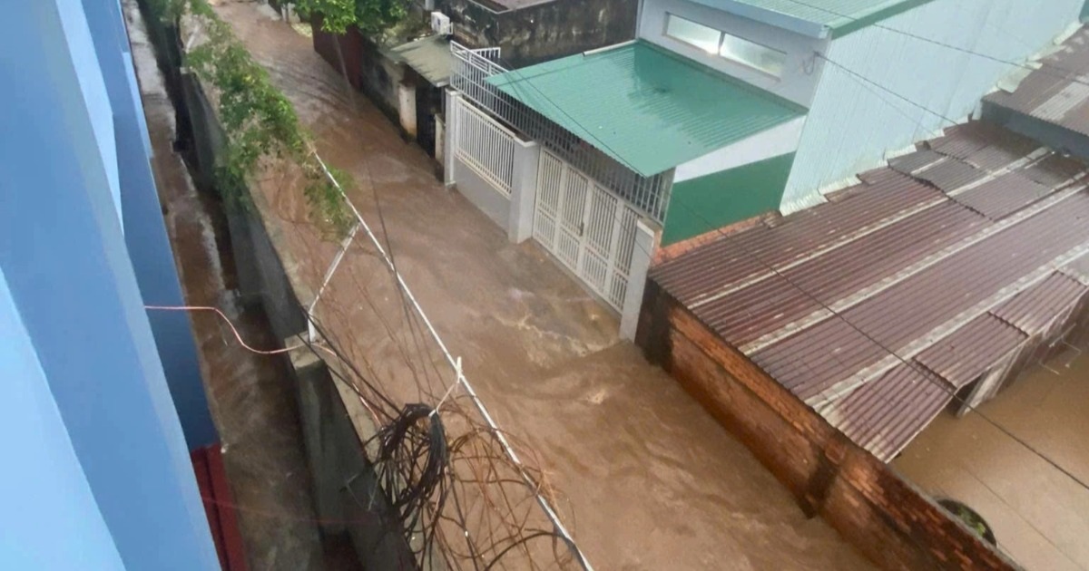 Mưa Lớn Khiến Nhiều Tuyến Đường Ở Buôn Ma Thuột Ngập Nặng Mưa lớn, nhiều tuyến đường ở phố núi Buôn Ma Thuột thành sông