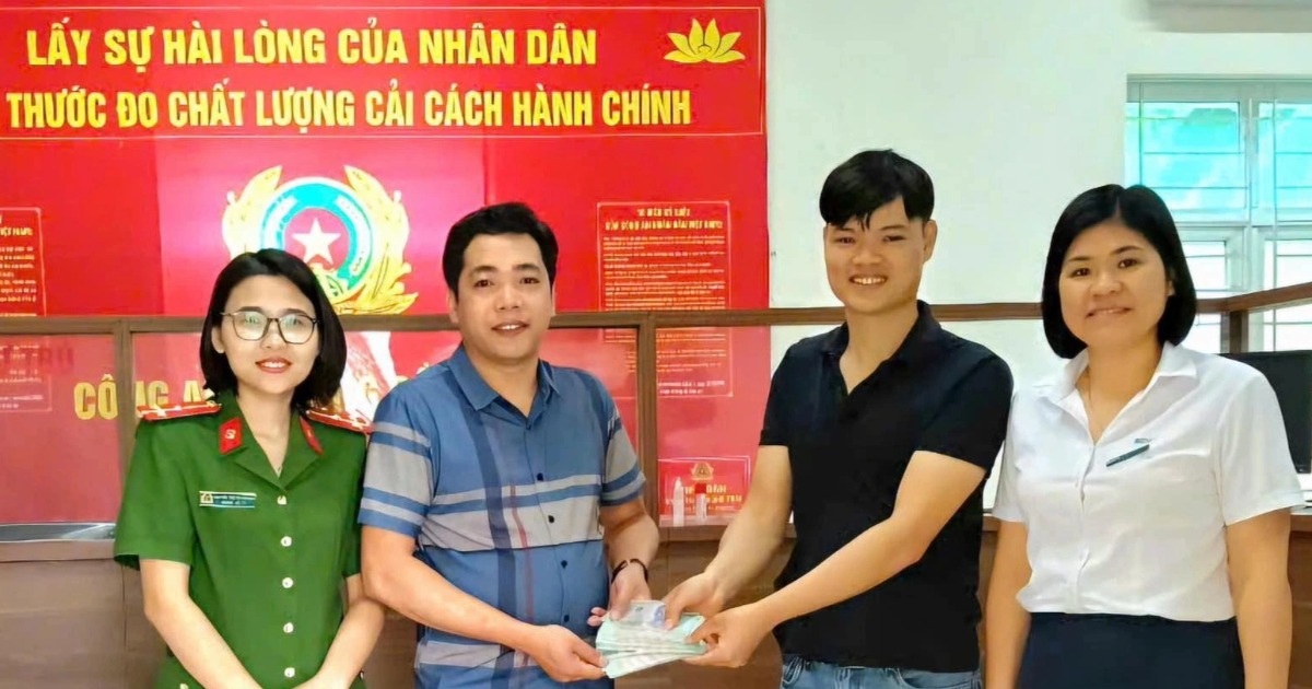 Người đàn ông trả lại gần 70 triệu đồng nhặt được ở cây ATM Người đàn ông trả lại gần 70 triệu đồng nhặt được ở cây ATM