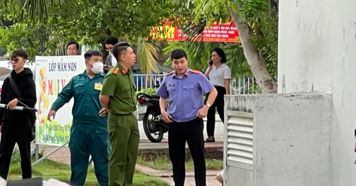 Nhân Viên Ngân Hàng Rơi Lầu Tử Vong Ở TPHCM Nhân viên ngân hàng rơi lầu tử vong ở TPHCM