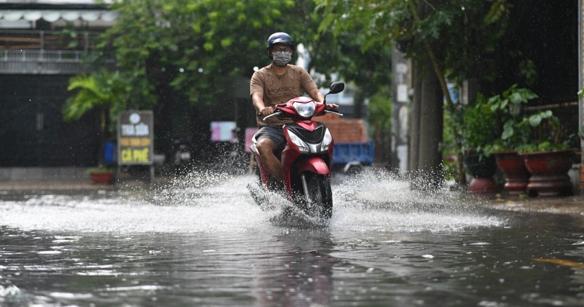 Mưa Lớn Gây Ngập Nặng Nhiều Tuyến Đường Tại TPHCM Nhiều tuyến đường ở TPHCM ngập úng sau cơn mưa lớn