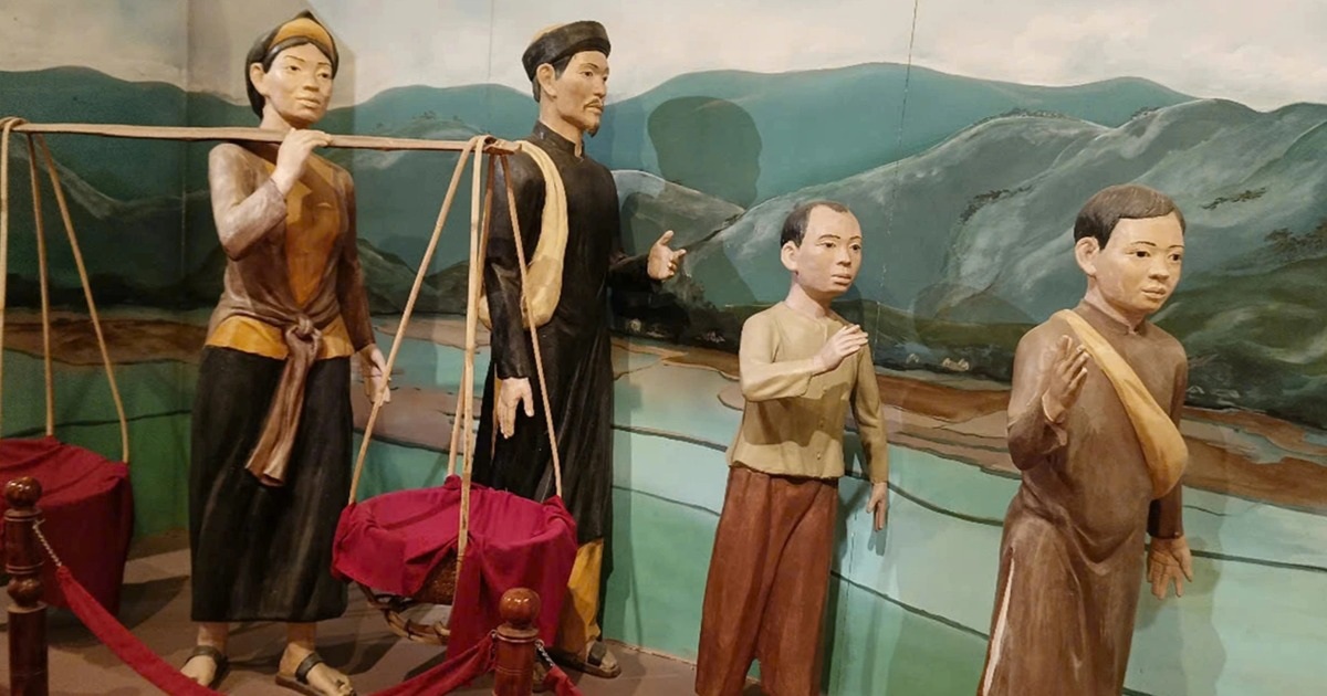 Kỷ Niệm 135 Năm Ngày Sinh Chủ Tịch Hồ Chí Minh: Lễ Dâng Hoa Tại Bình Định Nơi diễn ra cuộc chia tay lịch sử của cha con Bác Hồ