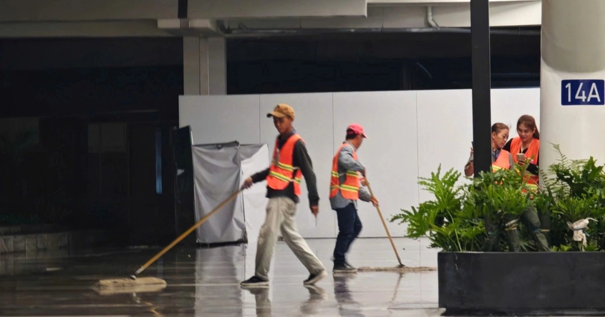 Nước Vẫn Lọt Xuống Sảnh Ga T3 Tân Sơn Nhất Khi Trời Mưa Nước vẫn lọt xuống sảnh ga T3 Tân Sơn Nhất khi trời mưa